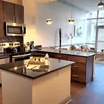 The Pearl At Houston, Tx Medical Center. Modern Glam 1-Br W/Pool And Gym